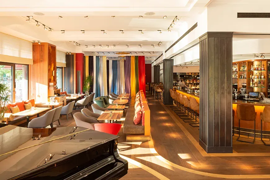 Hotel orania berlin piano bar by day.